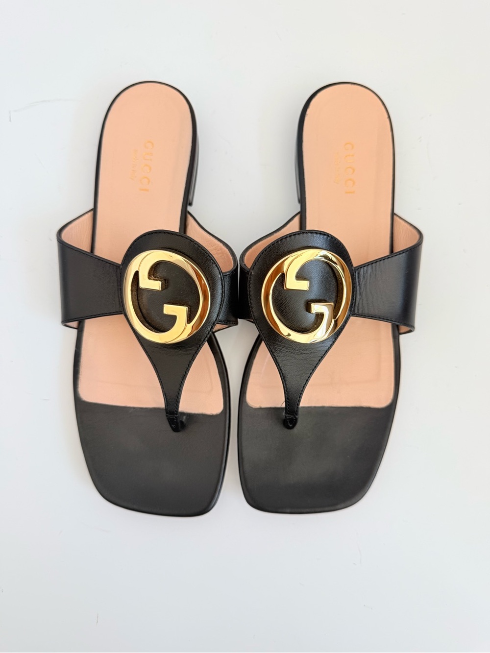 Gucci Interlocking G Black Leather Thong Sandals Gold Logo Size 39
